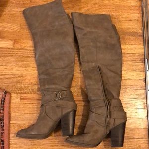 Over the knee boots, gray/taupe color